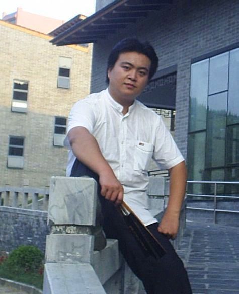 齐鲁楼前坐.jpg